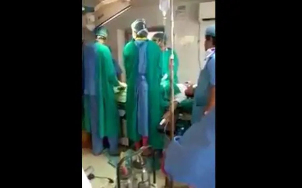 India, bimbo muore in sala parto dopo il litigio di due medici
