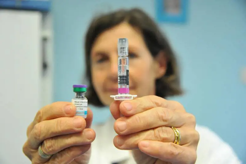 "Dai migranti rischio contagio, vaccinare i bimbi in stanze diverse"