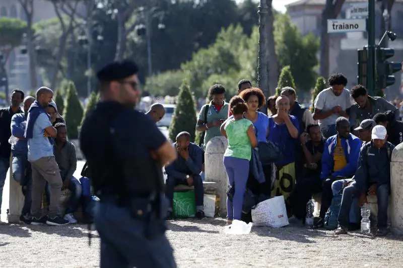 Salvini ai vescovi pro immigrati: "Il Vangelo non dice di accogliere tutti"
