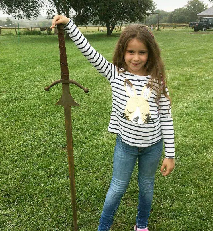 La piccola Mathilda trova Excalibur, la spada di Artù