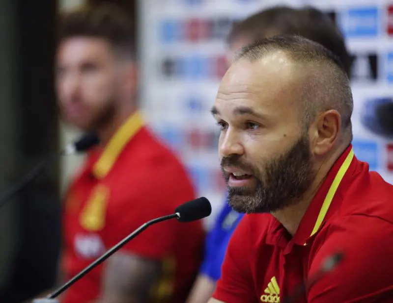 Iniesta gela il Barcellona: "Accordo raggiunto per il rinnovo? No". Inter e Juve sperano