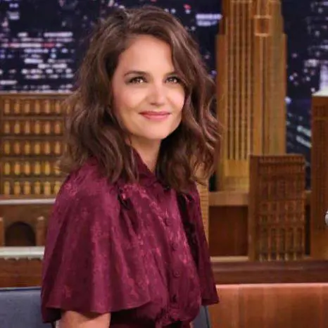Katie Holmes e Jamie Foxx escono allo scoperto ma lei aveva firmato un accordo con Tom Cruise