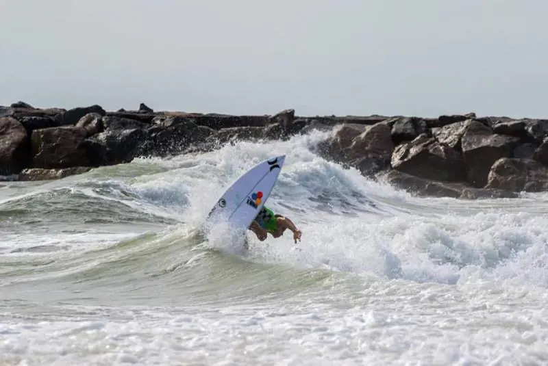 Sfida le onde e l'uragano Irma: muore la promessa del surf
