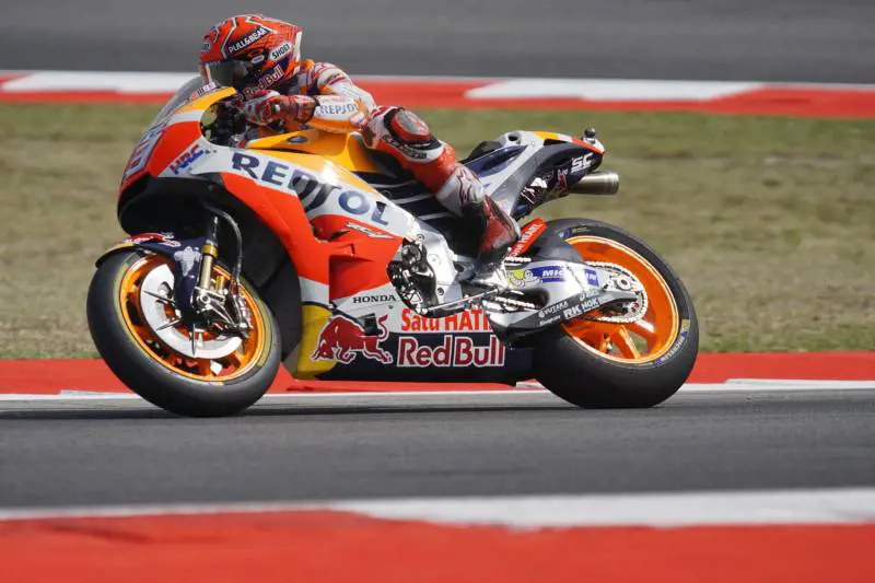 Motogp, Misano: Marquez fulmina Petrucci all'ultimo giro. Terzo Dovizioso