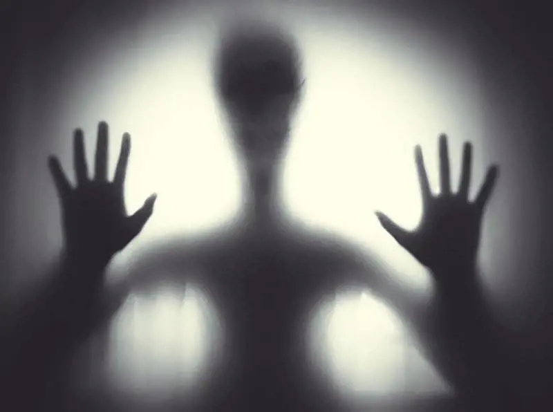 Vedete fantasmi o ombre di notte? Lo studio: ecco perché vi succede