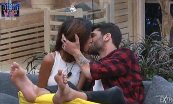 Gf Vip, arriva il primo bacio tra Jeremias Rodriguez e Carla Cruz
