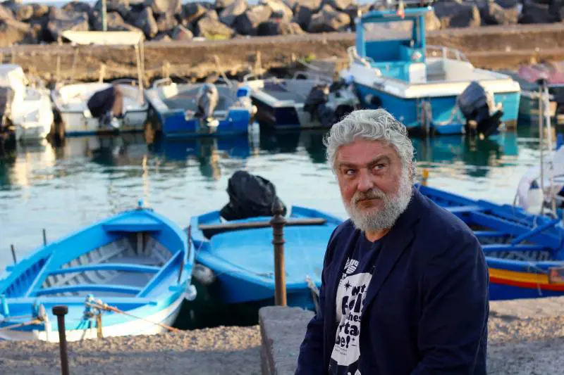 "La mafia mi fa ridere. Ecco la mia Sicilia criminale e surreale"