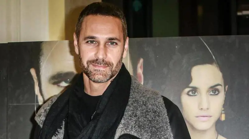 Catania, squillano troppi cellulari: Raoul Bova lascia il teatro