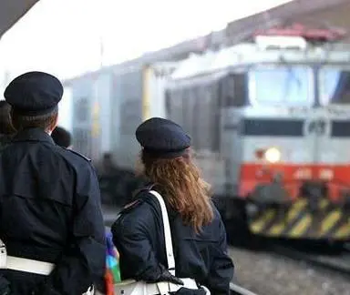 Prato, capotreno aggredita da due donne senza biglietto