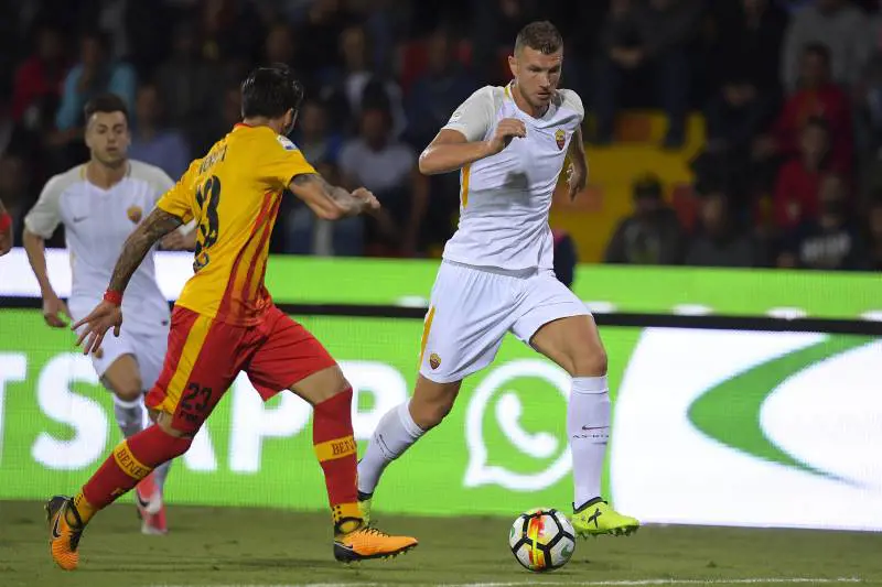 Dzeko e la Roma si divertono. Benevento, 10 gol subiti in 4 giorni