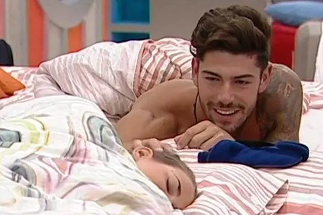 Gf Vip, Moser racconta la notte bollente con Cecilia
