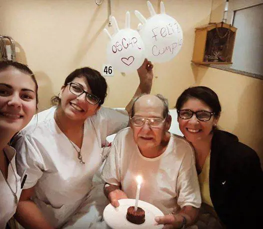 Finge mal di testa e va in ospedale: l'anziano non voleva trascorrere solo il giorno del compleanno