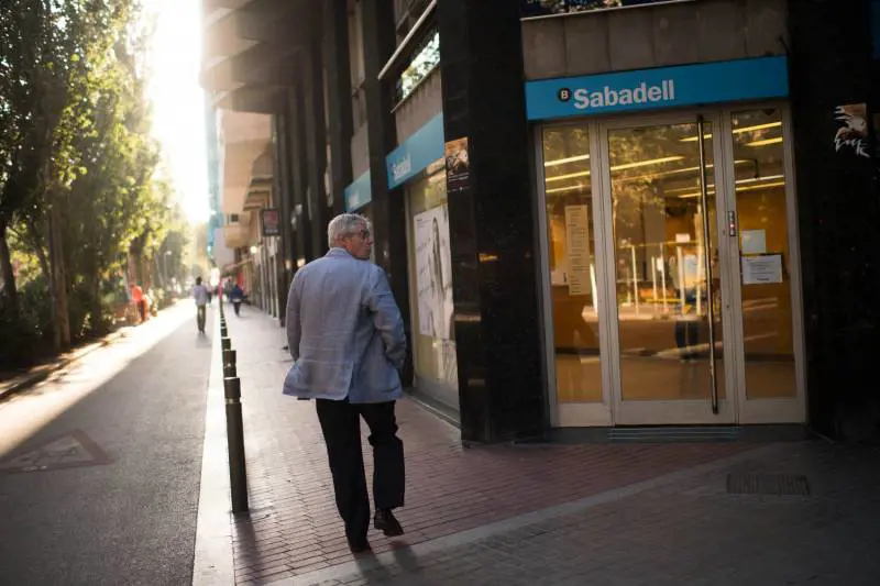 I giudici: no alla secessione. Le banche via da Barcellona