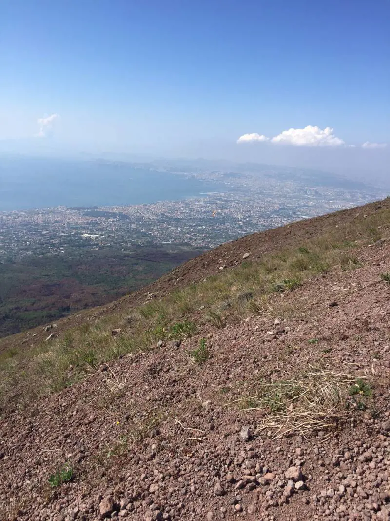 Si perde sul Vesuvio, ritrova il sentiero grazie alle sirene