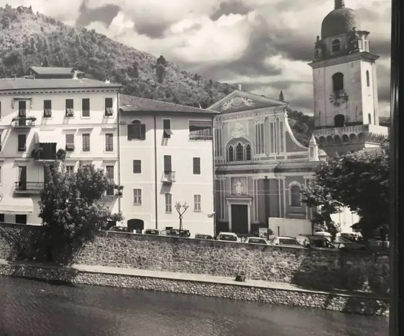 Marcia indietro di Lidl: "Rimetteremo le croci"