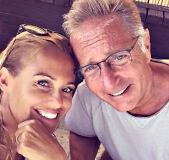 Anche la famiglia Bonolis in Kenya col jet di lusso. E i social non gliela "perdonano"