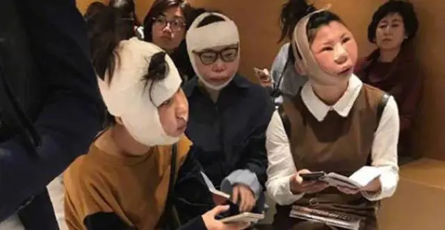 Cina, chirurgia plastica al viso: in aeroporto non le riconoscono
