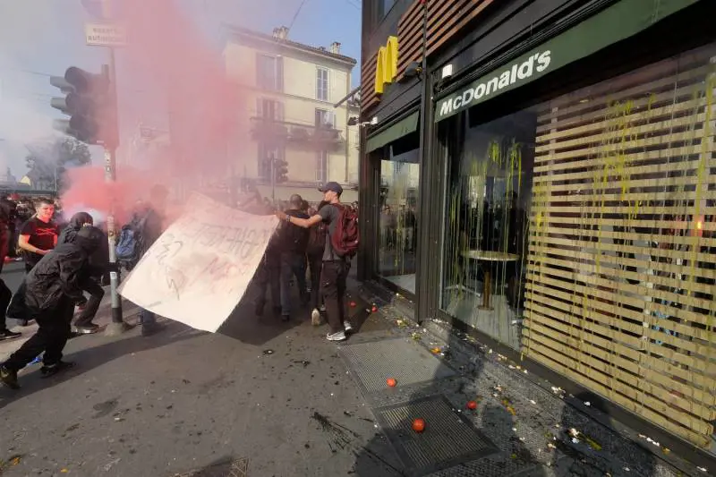 "No agli stage a scuola". Sit-in e scontri in 70 città