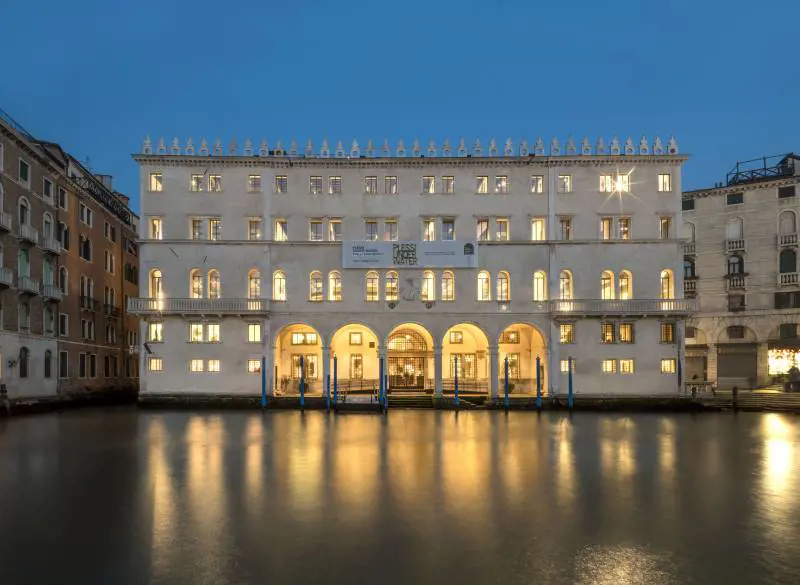 A Venezia l'emporio del lusso con vista sulla laguna