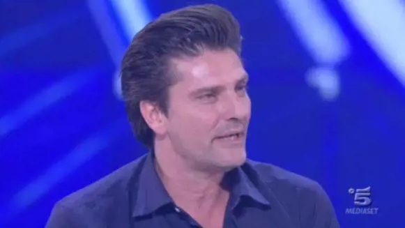 Gf Vip, eliminato Lorenzo Flaherty. Ma ha la busta vincente e rientra in Casa