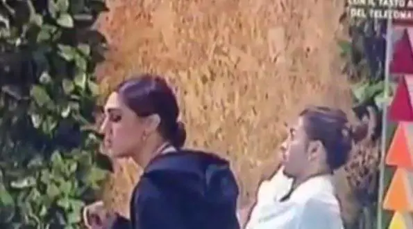 Gf Vip, il fidanzato di Cecilia urla nella notte: "Fuori è un casino"