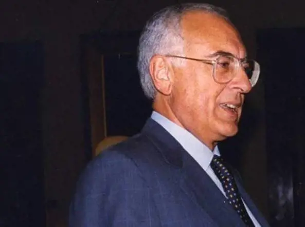 Cangini sepolto in camicia nera per estrema fedeltà a un mondo perduto