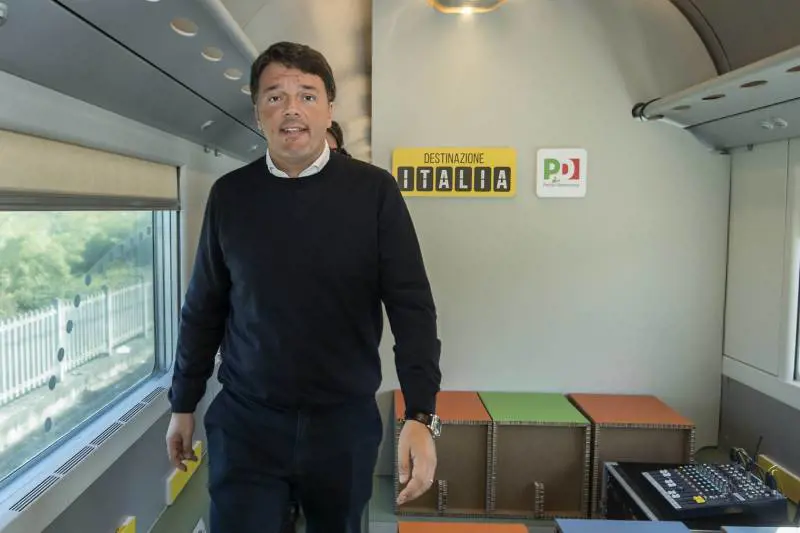Banche, l'autogol di Renzi Berlusconi: vogliono tutto