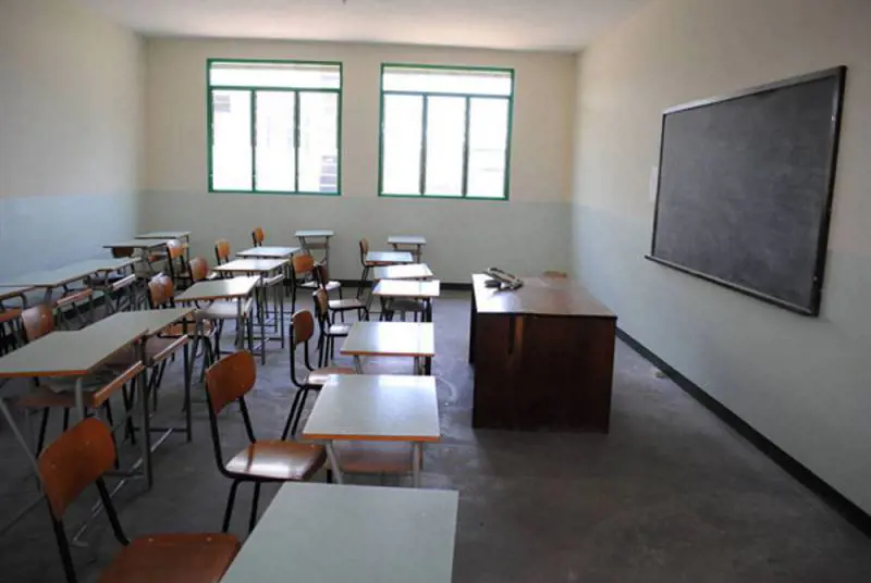 Abusivi nelle scuole fantasma. "Il Comune ci dia una mano"