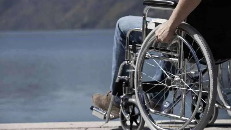  Disabile aggredisce vigili a colpi di stampella
