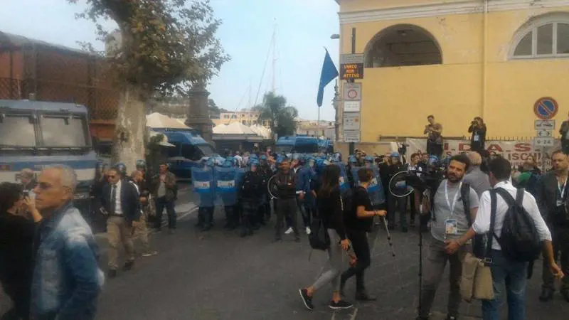 Ischia blindata per il G7: la protesta degli antagonisti