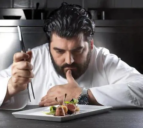 Cannavacciuolo al top. E l'Italia dei grandi chef ora ha 10 "tre stelle"