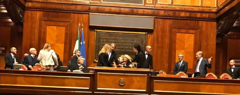Senato, governo pone fiducia sul Rosatellum