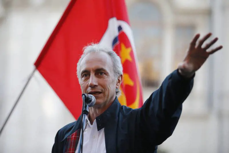 Bandiere rosse e piazza Navona semideserta Flop di Travaglio nella kermesse di protesta
