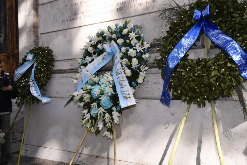 Corona della Lazio sparisce dalla Sinagoga e finisce nel Tevere