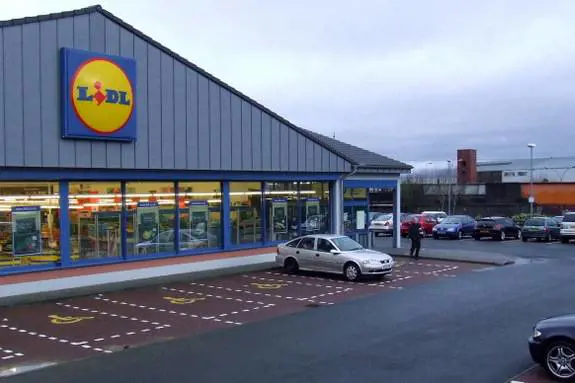 Lidl licenzia un impiegato ​perché lavorava oltre l'orario