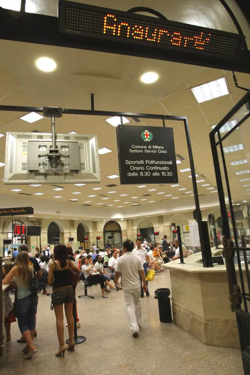 Milanesi sempre più digitali: il 54% dei certificati on line
