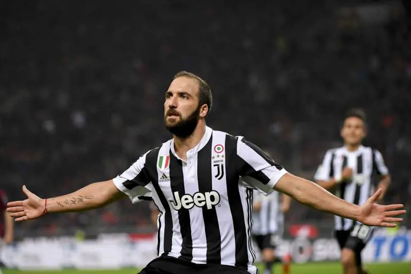 Higuain salta il Napoli: deve operarsi a una mano