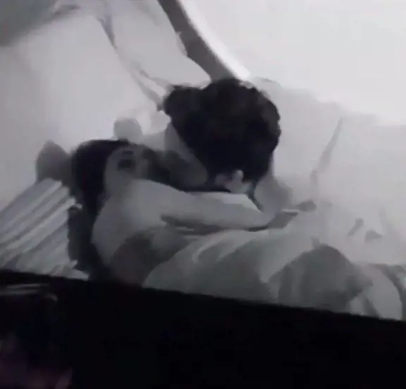 Gf Vip, Cecilia e Ignazio si sfiorano le labbra durante la notte