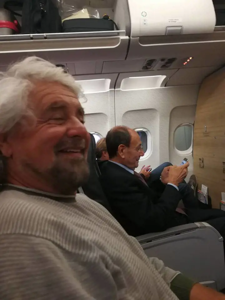 Grillo e Schifani fianco a fianco Ma solo a bordo dell’aereo