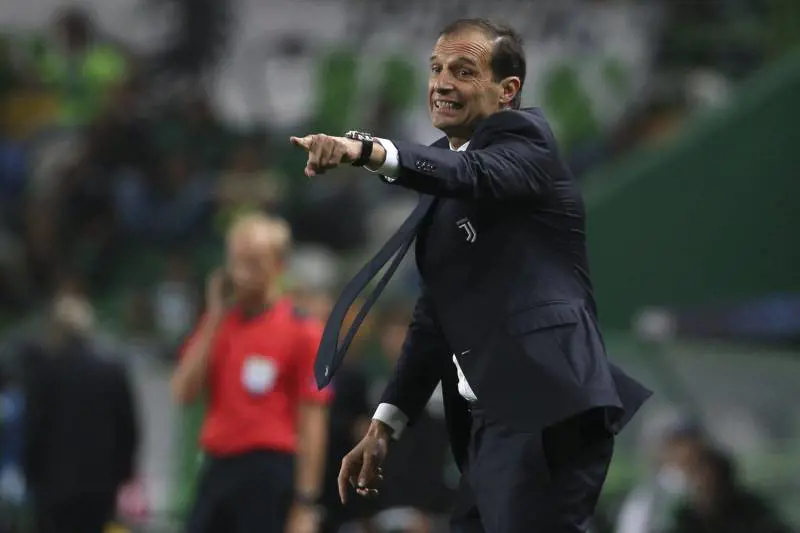 Allegri regala l'anello di fidanzamento ad Ambra: l'attrice lo mostra sui social