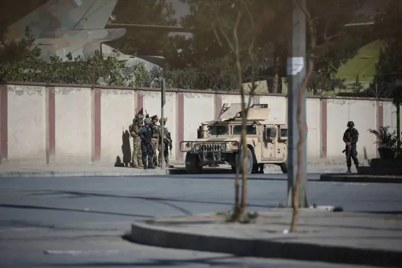 Due morti nell'attacco a una stazione televisiva a Kabul