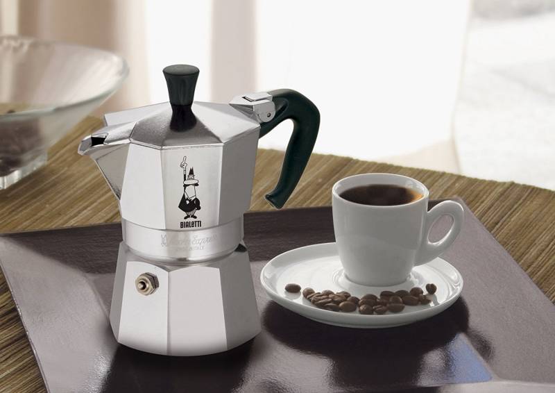 Le 10 regole per fare un buon caffè: tutto quello che non sai su moka, cialde e macinato