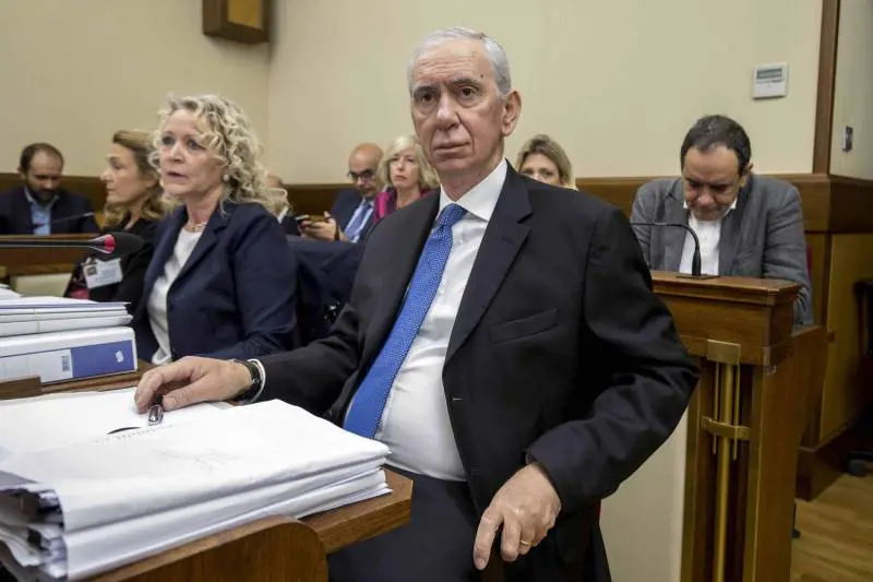 Quei due sceriffi interrogati come un western