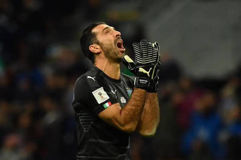 Buffon a Ausilio: "Mi sento importante per la Juve, vediamo cosa ne pensa la società"