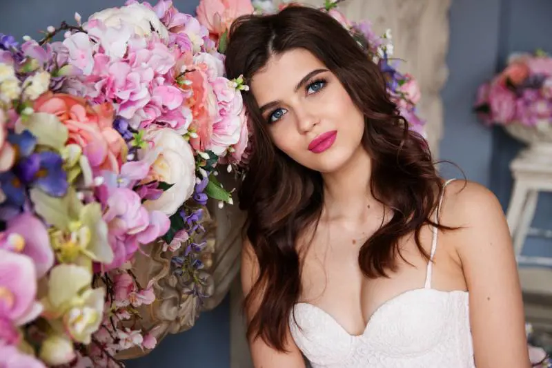 Sposa: Instagram sceglie make up e look deciso