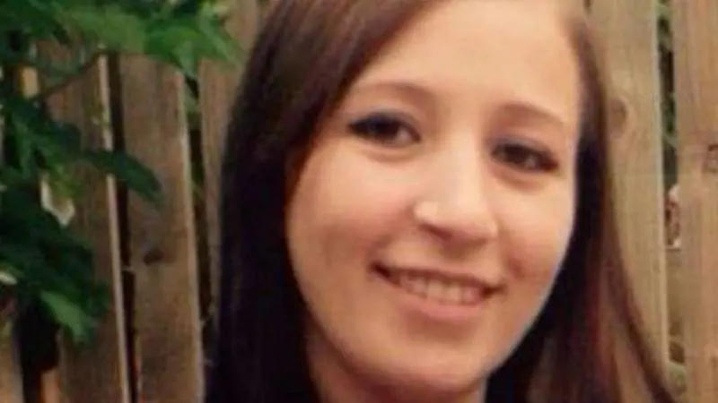 Si converte all'islam, ma il marito la uccide a martellate e le dà fuoco