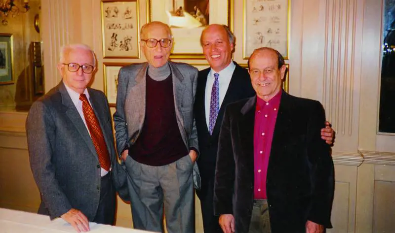 Aneri, l'uomo che la dà a bere ai vip