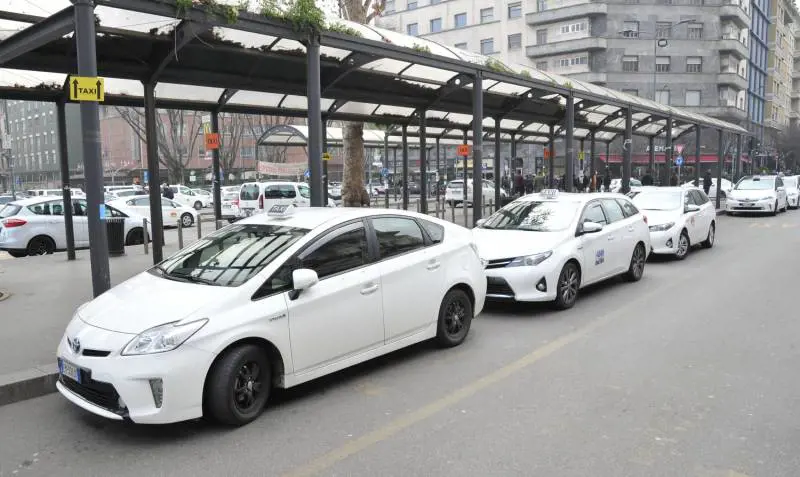Sciopero dei taxi contro Uber e Ncc. Nencini: "Mobilitazione ingiustificata"