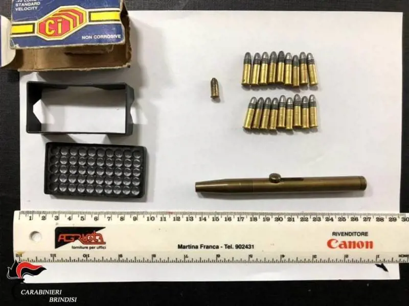 Cisternino, arrestato uomo in possesso di una penna-pistola