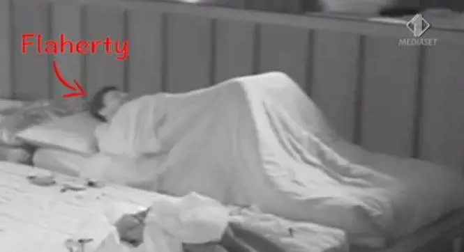 Gf Vip, Flaherty si masturba di notte. E il web s'indigna
